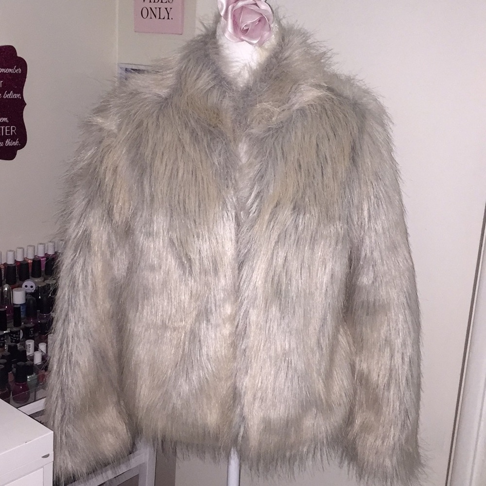 Beautiful Faux fur coat.